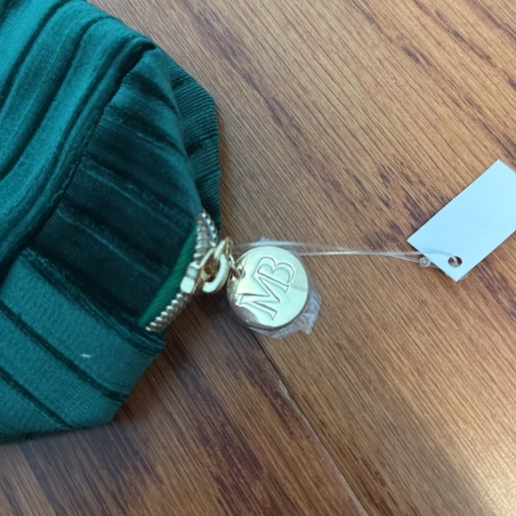 NWT Mario Badescu makeup bag green velvet texture stripe - Picture 5 of 9